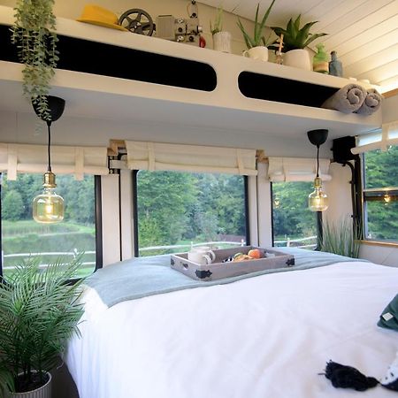 American School Bus Retreat With Hot Tub In Sussex Meadow อัคฟิลด์ ภายนอก รูปภาพ