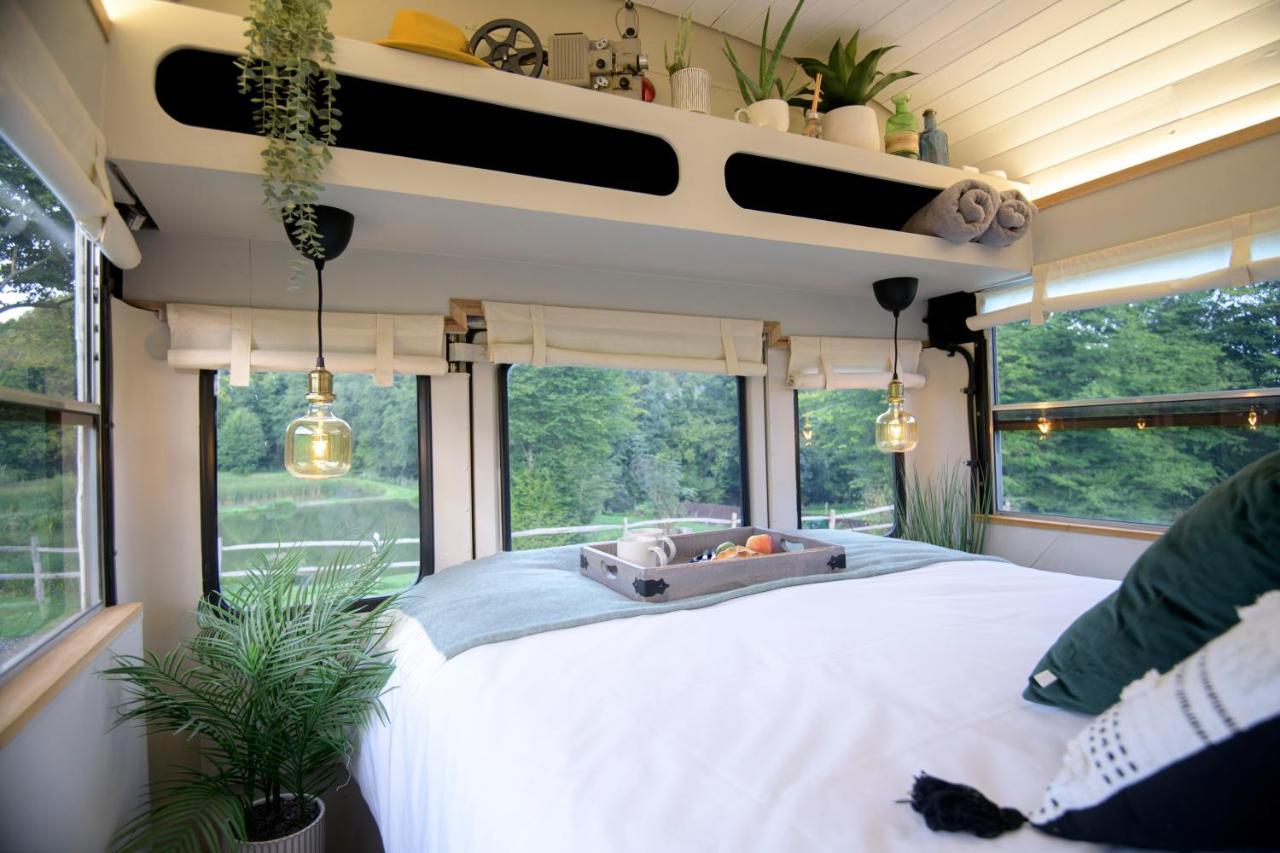 American School Bus Retreat With Hot Tub In Sussex Meadow อัคฟิลด์ ภายนอก รูปภาพ