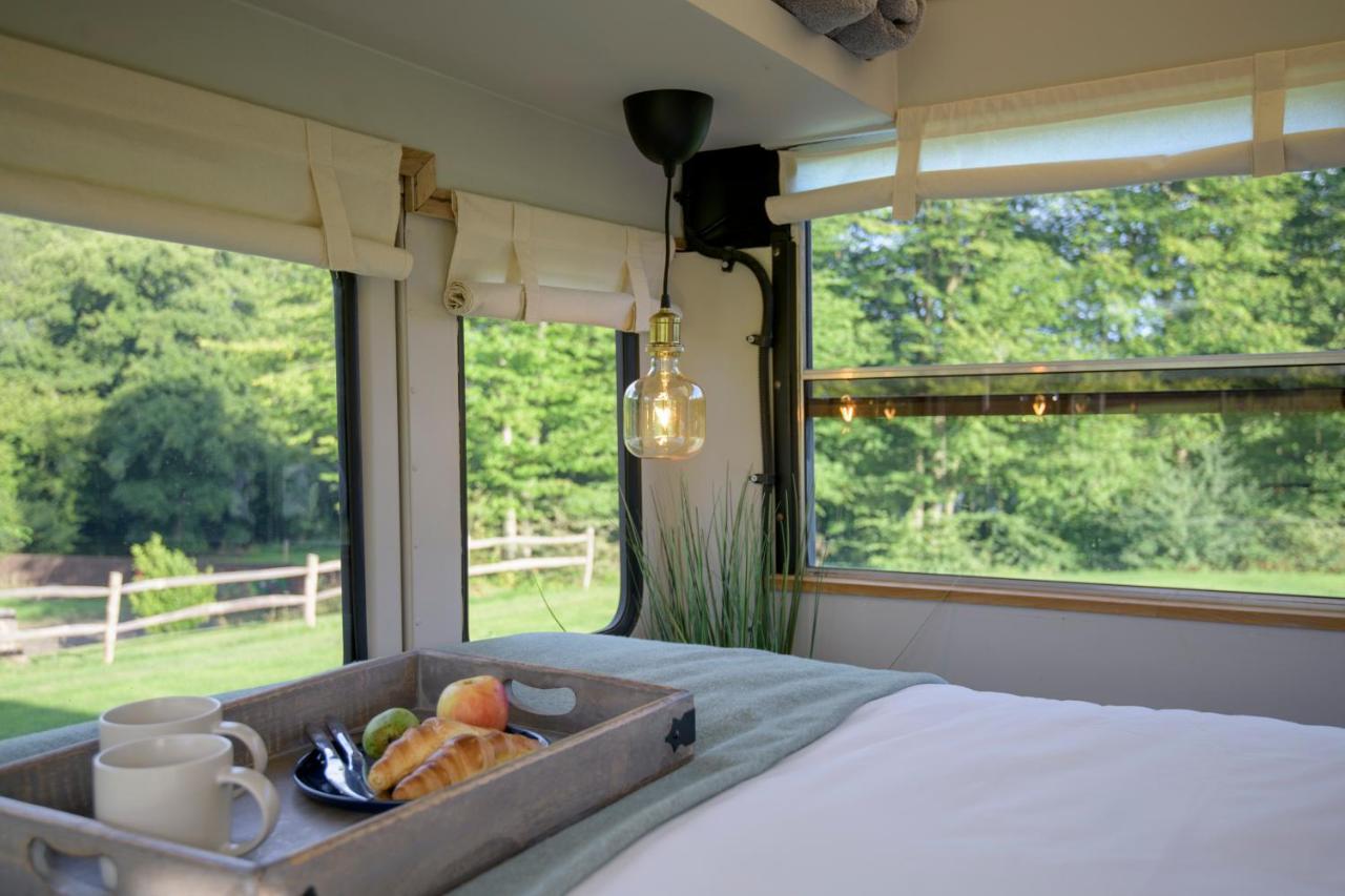 American School Bus Retreat With Hot Tub In Sussex Meadow อัคฟิลด์ ภายนอก รูปภาพ