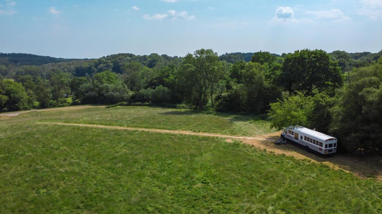 American School Bus Retreat With Hot Tub In Sussex Meadow อัคฟิลด์ ภายนอก รูปภาพ