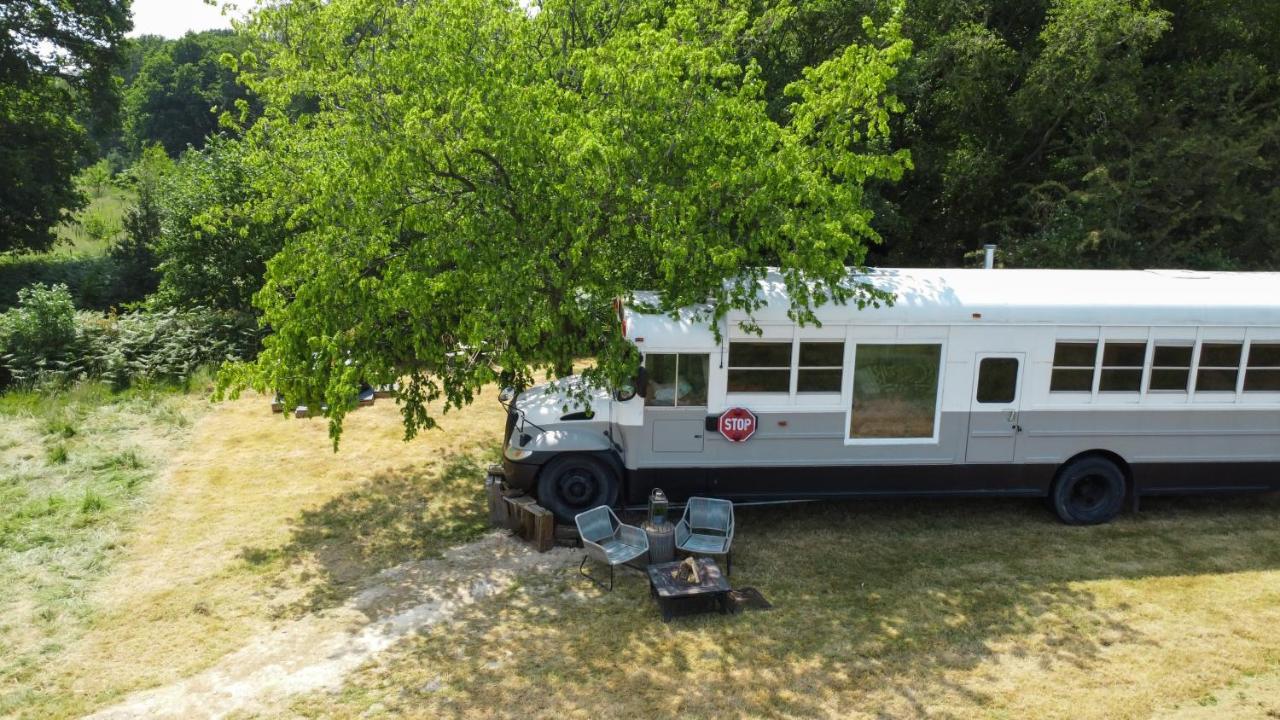 American School Bus Retreat With Hot Tub In Sussex Meadow อัคฟิลด์ ภายนอก รูปภาพ