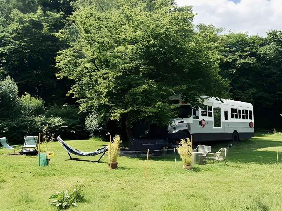 American School Bus Retreat With Hot Tub In Sussex Meadow อัคฟิลด์ ภายนอก รูปภาพ